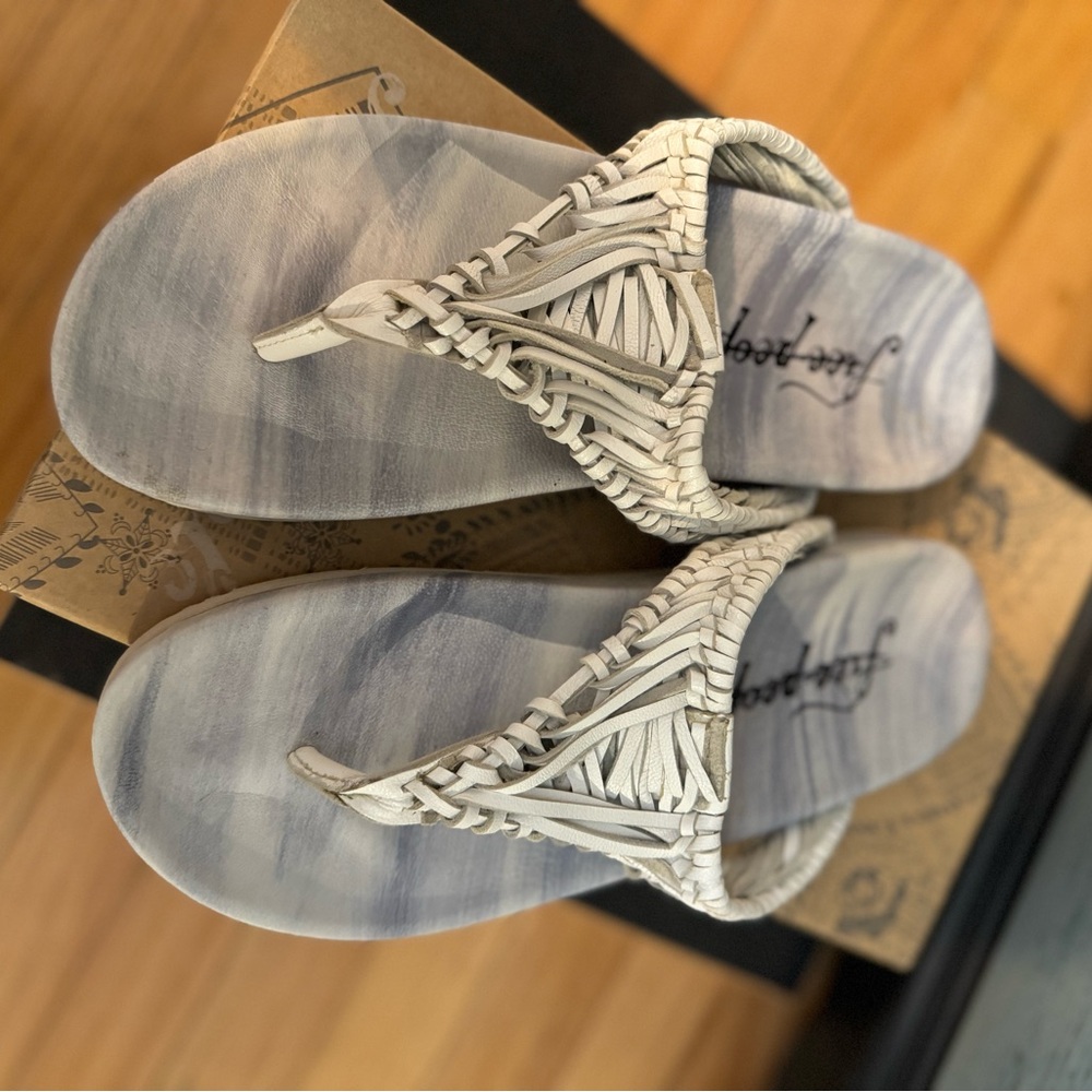 Free People : IVY HANDWOVEN FOOTBED Sandal